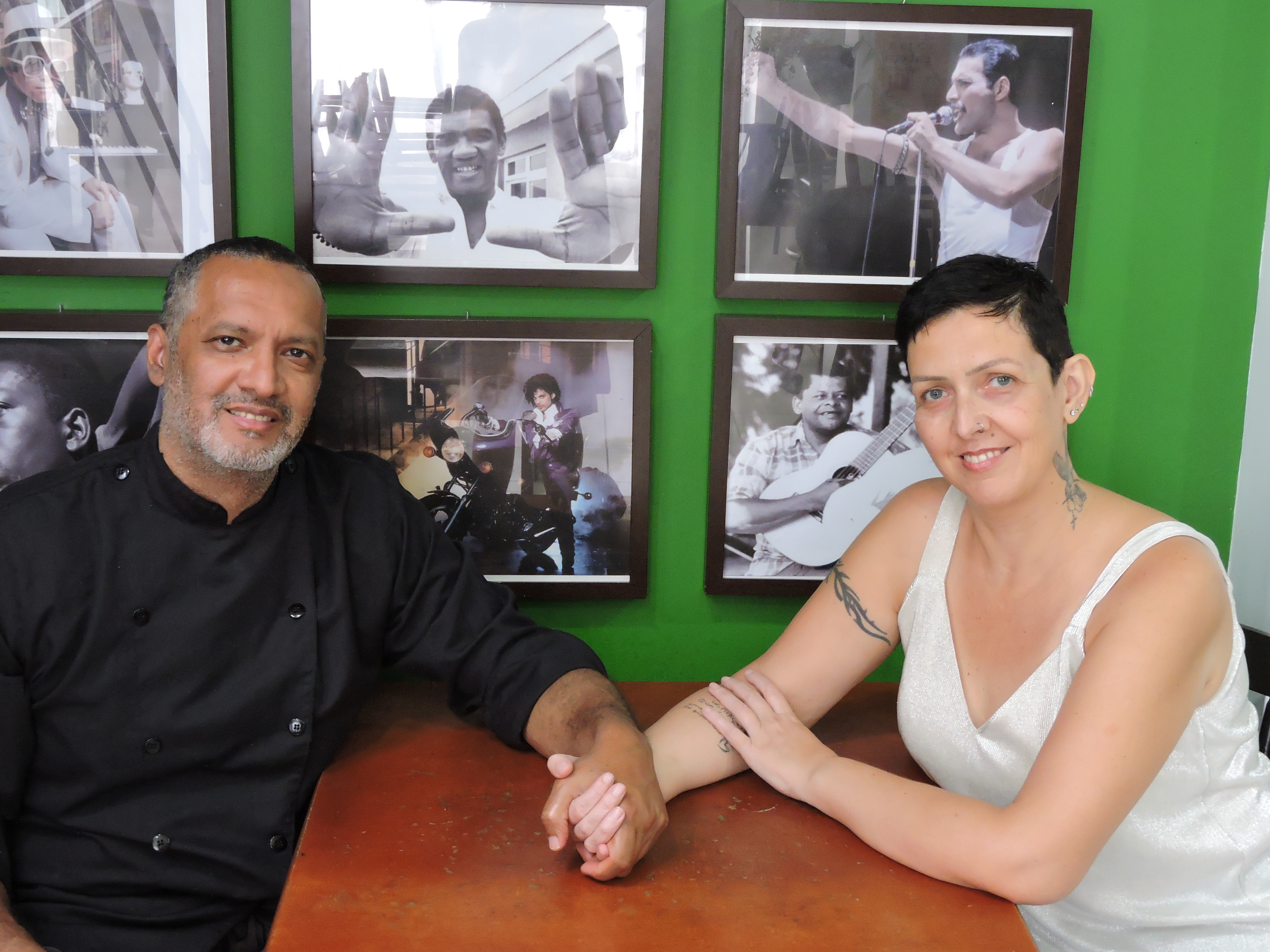 Mesa com várias refeições